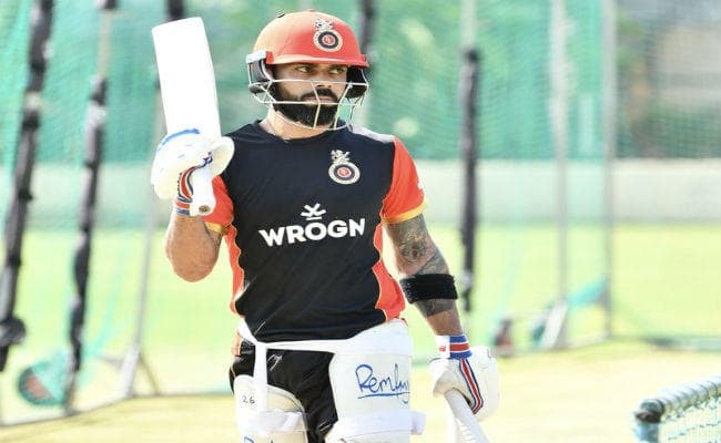 IPL में धौनी के साथ दो-दो हाथ करने के लिए कोहली तैयार, मैदान पर जमकर बहाया पसीना