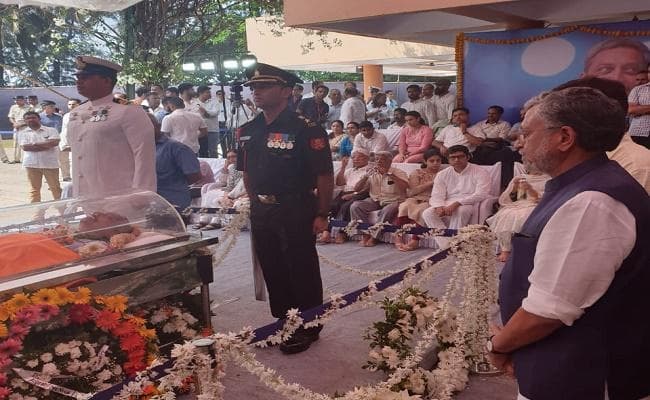 राजनीति में सेवा, सादगी और समर्पण के प्रतीक थे मनोहर पर्रिकर : सुशील मोदी