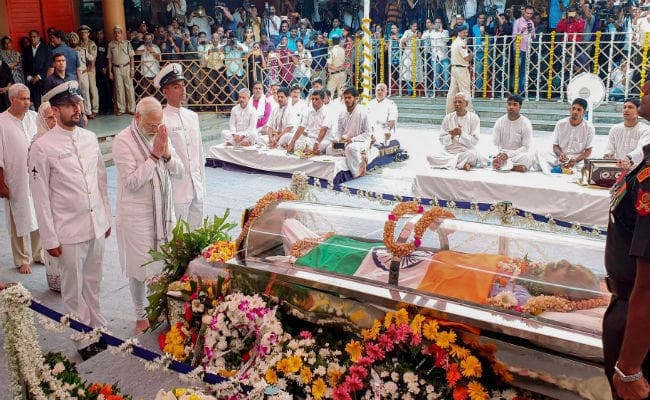 पर्रिकर पंच तत्वों में विलीन : हजारों लोगों ने नम आंखों से दी अंतिम विदाई