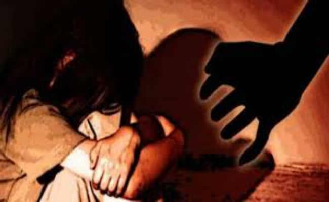 यज्ञ देखने गयी युवती से दुष्कर्म