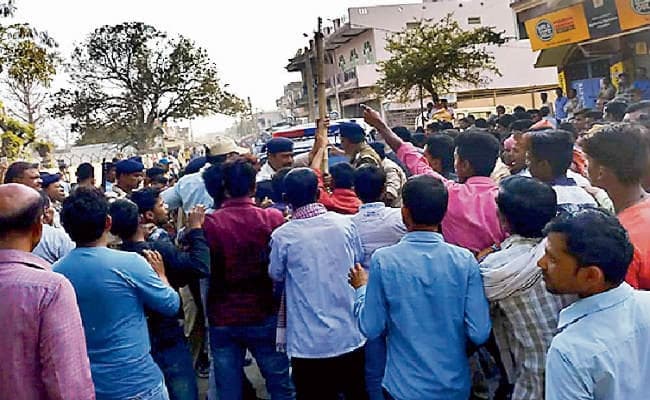 मोतिहारी : दो की हत्या के बाद हंगामा, तोड़फोड़-आगजनी