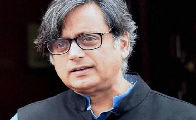 गरीबी, बीमारी जैसे मुद्दों पर होना है चुनाव भाजपा इसे “खाकी चुनाव” में बदल रही है : थरूर