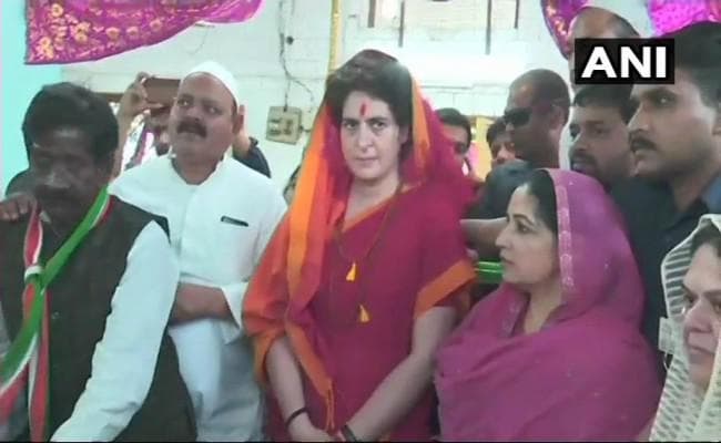 VIDEO : प्रियंका पहुंची विंध्यवासिनी मंदिर, तो लगे मोदी-मोदी के नारे