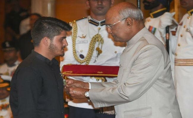 कश्मीर के इस छात्र 16 वर्षीय छात्र ने आतंकवादियों से लिया लोहा, राष्ट्रपति कोविंद ने शौर्य चक्र देकर किया सम्मानित