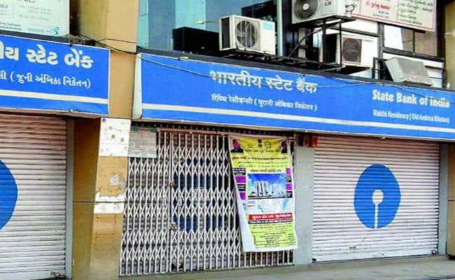 चार दिनों तक बैंक बंद, एटीएम में नहीं होगी कैश की किल्लत
