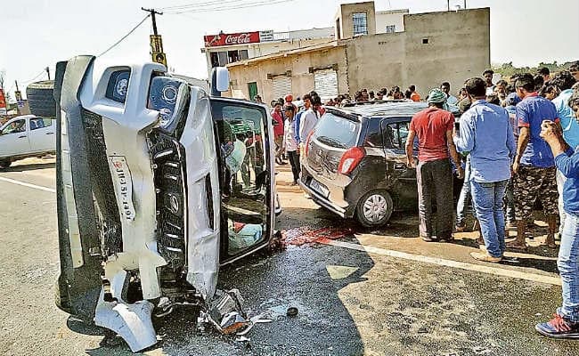 बेंगाबाद : सड़क हादसा में वार्ड पार्षद समेत दो की मौत