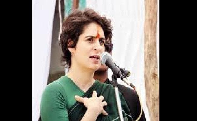 काशी के अस्सी घाट में बोली प्रियंका, आपको नयी सरकार चाहिए