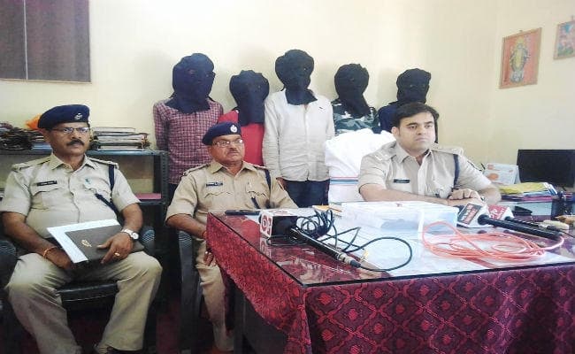 गुमला : देवराज गिरोह के सरगना समेत 5 अपराधी गिरफ्तार