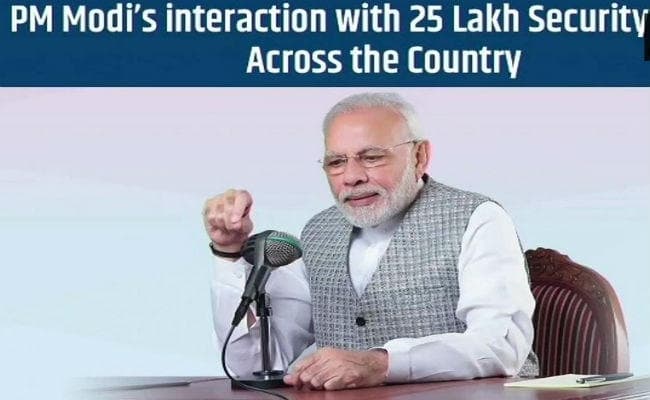 WATCH : पीएम मोदी ने देशभर के 25 लाख चौकीदारों को एक साथ किया संबोधित, कहा - आपके साथ होली खास