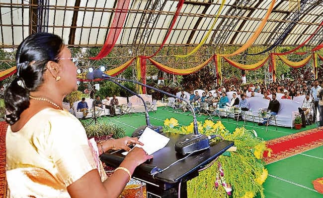 राज्यपाल द्रौपदी मुर्मू ने कहा हर्बल गुलाल का ही उपयोग करें, रासायनिक रंगों से बचें