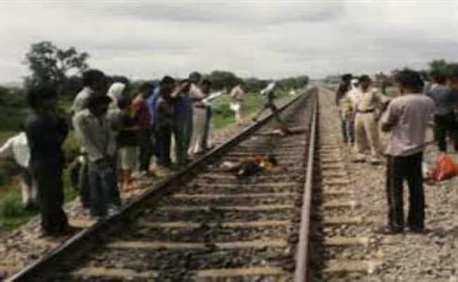 हत्यारोपी के भाई-भाभी व बेटी के शव रेलवे ट्रैक पर मिले