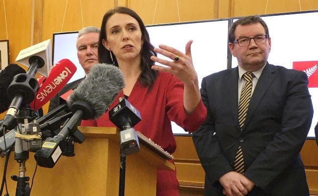 न्यूजीलैंड की बड़ी कार्रवाई, सेमी-ऑटोमेटिक राइफलों की बिक्री पर लगाया प्रतिबंध