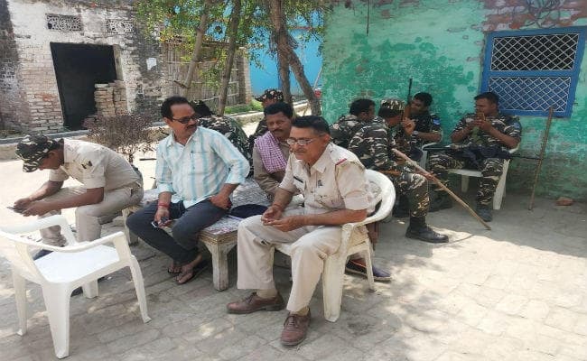 तेज आवाज में डीजे बजाने से रोका तो पुलिस दल पर किया गया पथराव, तीन जवान घायल