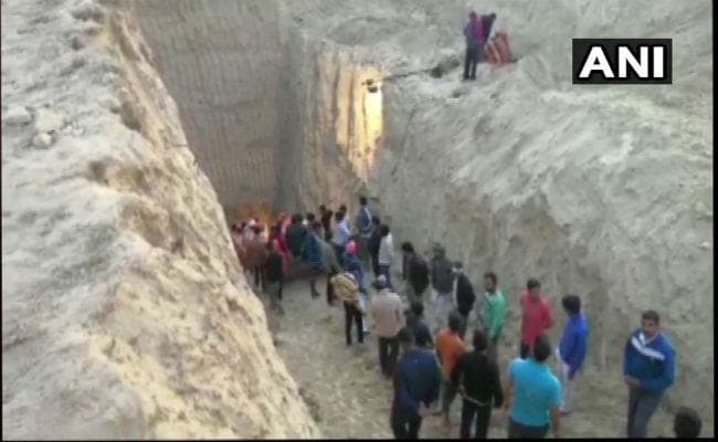 हरियाणा में 60 फुट गहरे बोरवेल में गिरा बच्चा, बचाव कार्य अंतिम चरण में