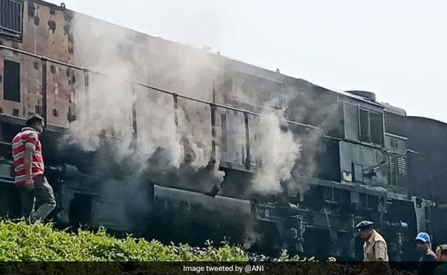 चंडीगढ़-डिब्रूगढ़ एक्सप्रेस ट्रेन के इंजन में आग, दो यात्रियों की मौत