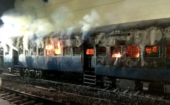 पश्चिम बंगाल : फिर एक ट्रेन में लगी आग