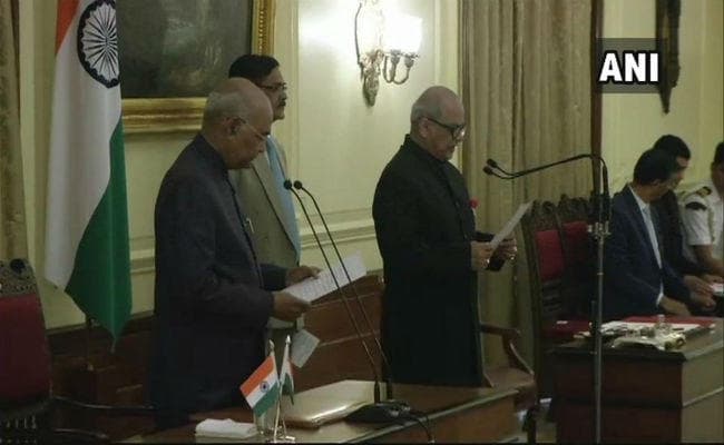 राष्ट्रपति ने न्यायमूर्ति पिनाकी चंद्र घोष को लोकपाल प्रमुख के रूप में दिलायी शपथ