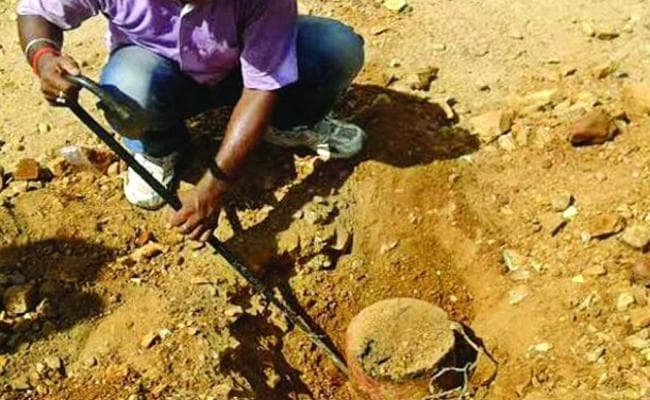 पुलिस पर हमले की तैयारी में थे नक्सली, लातेहार में मिले सिलिंडर बम, केन बम और आईईडी बनाने के सामान