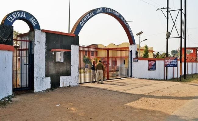 Jamshedpur : घाघीडीह सेंट्रल जेल में गैंगवार, अखिलेश गैंग के शूटर पर नीरज गिरोह ने किया जानलेवा हमला