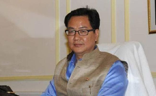 लोकसभा के लिए तीन उम्मीदवारों ने भरा नामांकन