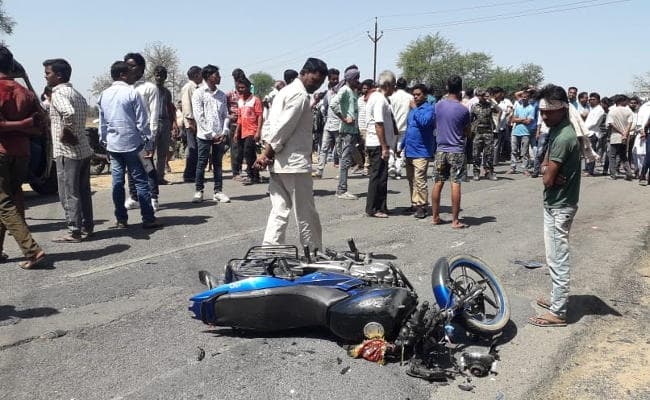 Palamau : दो मोटरसाइकिल की टक्कर में एक की मौत