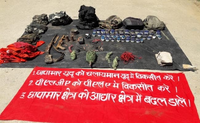 झारखंड-बिहार की सीमा पर जंगल में माओवादियों ने छिपा रखा था हथियारों का इतना बड़ा जखीरा