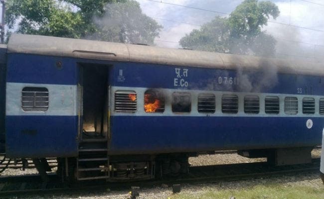 बोगी में लगी थी आग, ट्रेन में बीड़ी पीनेवाला व्यक्ति गिरफ्तार