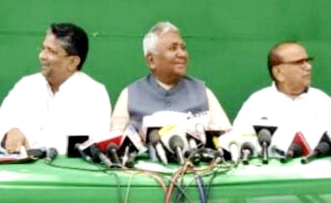 राजद के प्रेस कॉन्फ्रेन्स में पार्टी कार्यकर्ताओं का हंगामा, रामचंद्र पूर्वे के आश्वासन पर हुए शांत, ...जानें क्या है मामला?