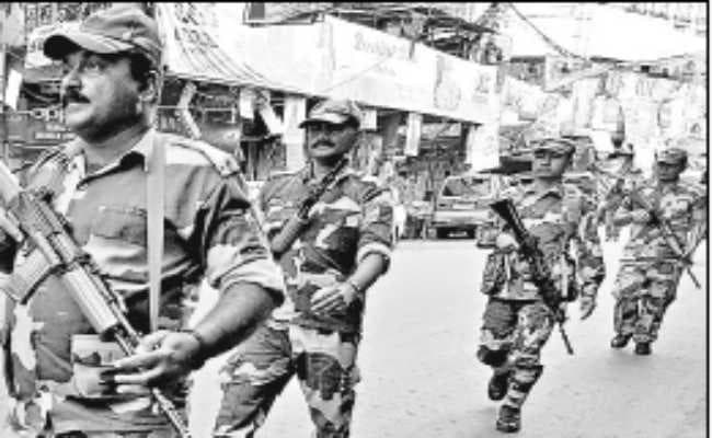 साॅल्टलेक में भी केंद्रीय सुरक्षा बल के जवानों ने किया रूट मार्च