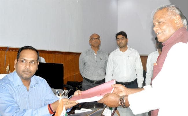 Lok Sabha Election : पहले चरण के नामांकन के अंतिम दिन दिग्गजों ने भरा पर्चा, दूसरे चरण व विस उपचुनाव के लिए भरे गये पर्चे, ...देखें तस्वीरें