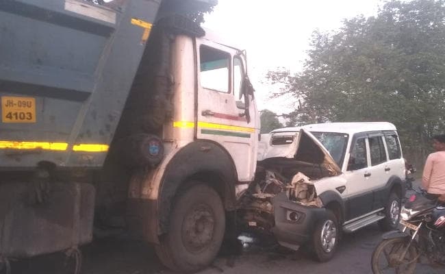 Bokaro : गोमिया में हाईवा-स्कॉर्पियो की सीधी टक्कर