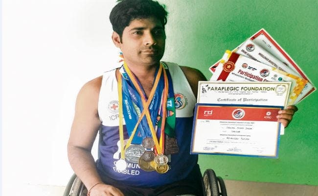 सारण : हौसलों से उड़ान भर रहा है दिव्यांग दीपक