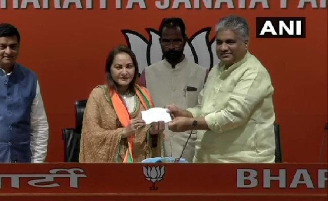 मशहूर अभिनेत्री और पूर्व सांसद जया प्रदा ने थामा भाजपा का दामन