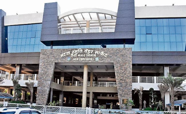 अटल स्मृति वेंडर मार्केट में दुकान आवंटन का मामला, फुटपाथ दुकानदारों की आपत्ति के बावजूद करायी गयी लॉटरी