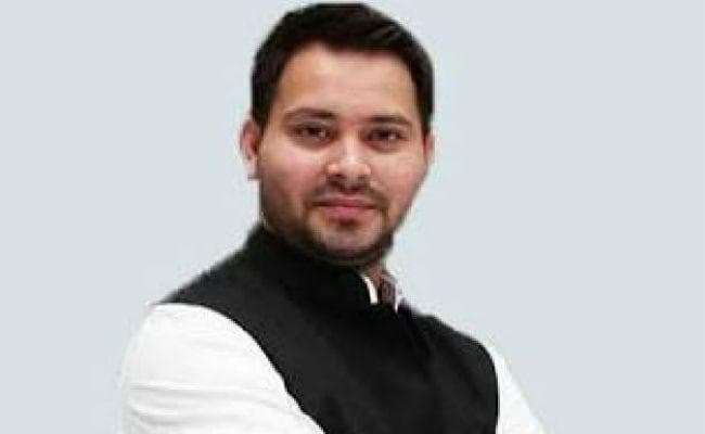 पटना : मौसम बिगड़ने से देर से उड़ा तेजस्वी का हेलीकॉप्टर