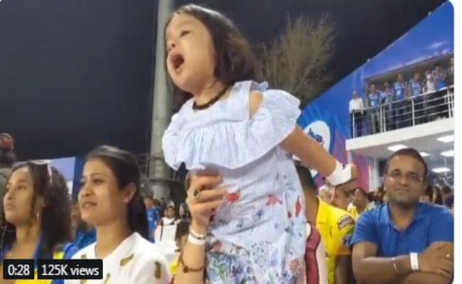 VIDEO: जब CSK के मैच में पापा धौनी को चियर करने पहुंची जीवा, कहा Paaapaaaaa, comeon papaa