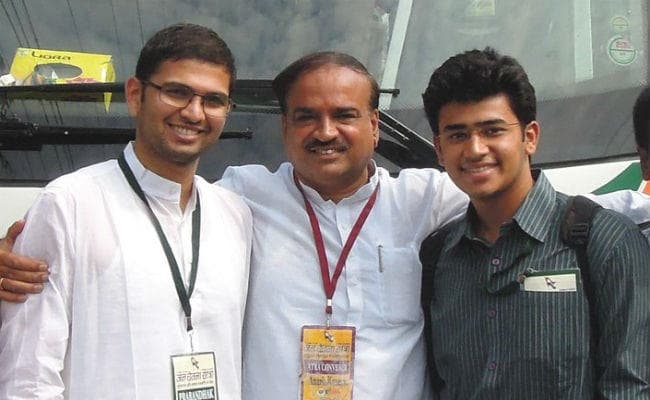 दक्षिणी बेंगलुरु सीट : 28 साल के ''युवा जोश'' पर भाजपा ने जताया भरोसा, पेशे से वकील हैं तेजस्वी सूर्या