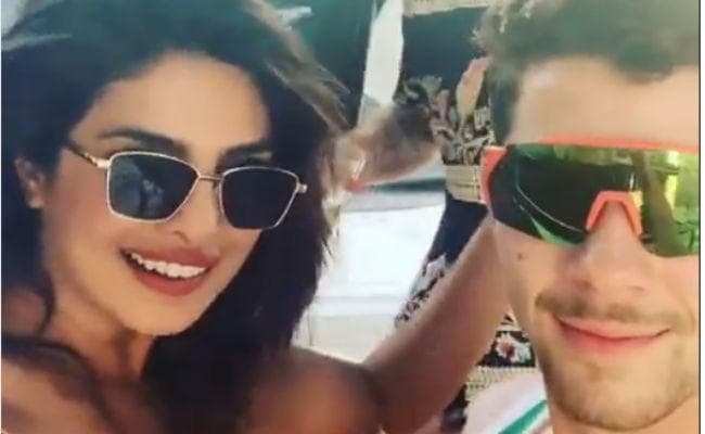 VIDEO: करीना कपूर के इस गाने पर पति निक संग जमकर थिरकीं प्रियंका चोपड़ा