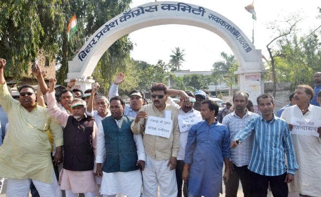 सीट शेयरिंग पर महागठबंधन में घमसान, नालंदा सीट को लेकर धरने पर बैठे कार्यकर्ता, कादरी ने मांगी काराकाट सीट