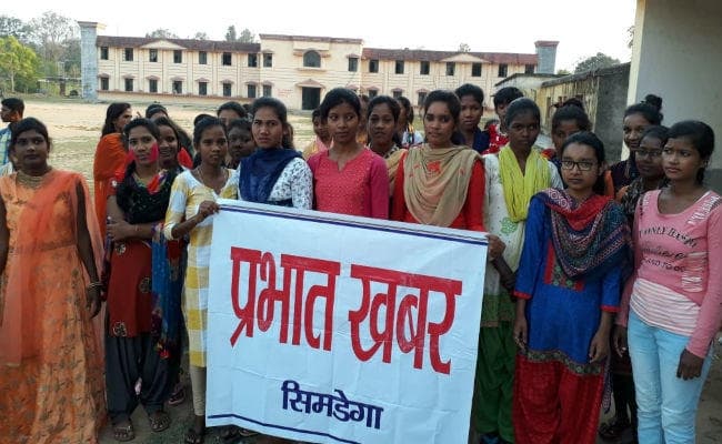 सिमडेगा में प्रभात खबर का ”वोट करें देश गढ़ें” अभियान – छात्राओं ने बताया, कैसा हो अपना जनप्रतिनिधि