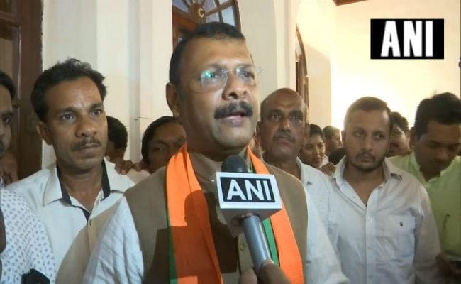 गोवा में पॉलिटिकल ड्रामा: पावस्कर के शपथ ग्रहण में कई मंत्री नहीं हुए शामिल