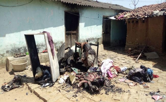 सिमडेगा : शॉट सर्किट से लगी आग, 50 हजार से अधिक की संपत्ति का नुकसान