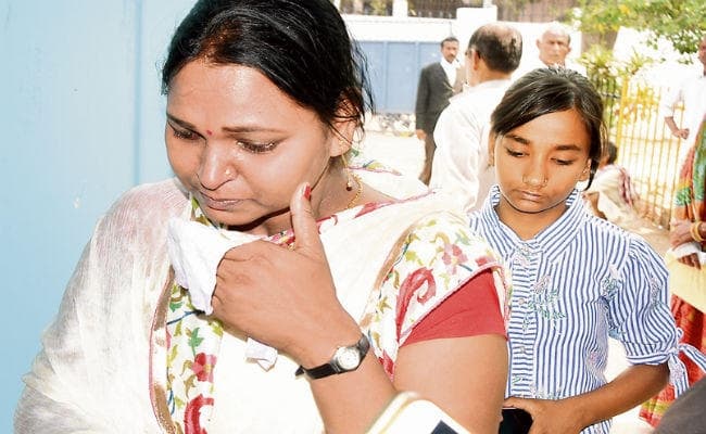 पत्रकार हत्याकांड : कोर्ट में आशा ने कहा- जेल में शहाबुद्दीन से मंत्री के मिलने की खबर छपने पर पति को दी गयी थी धमकी