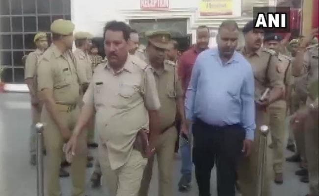पुलिस वालों को शराब की पार्टी में उलझाकर गिरफ्तार अपराधी फरार
