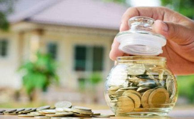 चेतावनी : घरेलू बचत में कमी आने से बढ़ सकता है चालू खाता घाटा, बढ़ सकती हैं ब्याज दरें