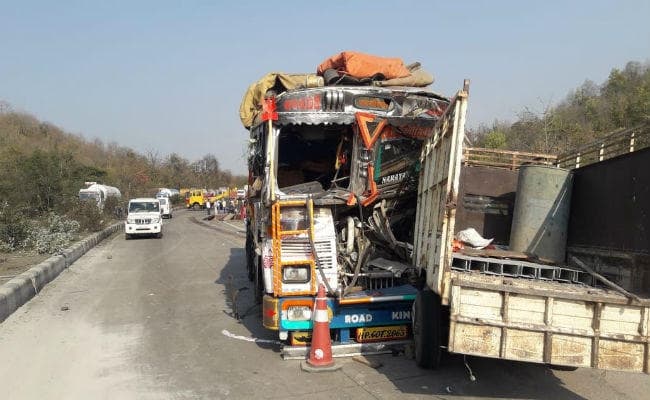 चौपारण : GT Road पर सड़क हादसे में एक की मौत, बाल-बाल बचे बीडीओ, सीओ और दारोगा