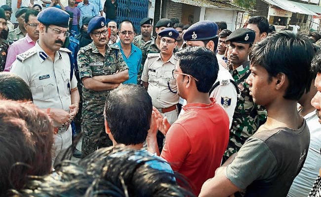 मुजफ्फरपुर : अपराधियों की फायरिंग के बाद किया हंगामा, थाने पर हमला