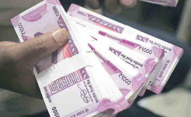 तमाड़ में 10 व इटखोरी में बस से चार लाख बरामद