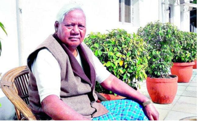 अपनी सीट को जागीर समझते हैं नेता, कड़िया ने छोड़ दी खूंटी, परिवार के लिए नहीं मांगा कुछ