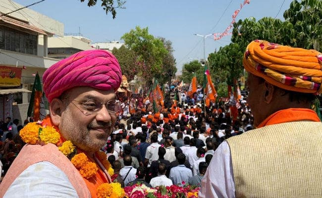 गांधीनगर सीट से अमित शाह ने दाखिल किया नामांकन, कहा- आडवाणी की विरासत को संभालूंगा पूरी विनम्रता से
